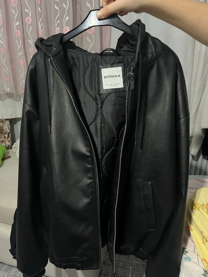 Kadın Siyah Deri Fermuarlı Ceket BERSHKA - Görsel 2