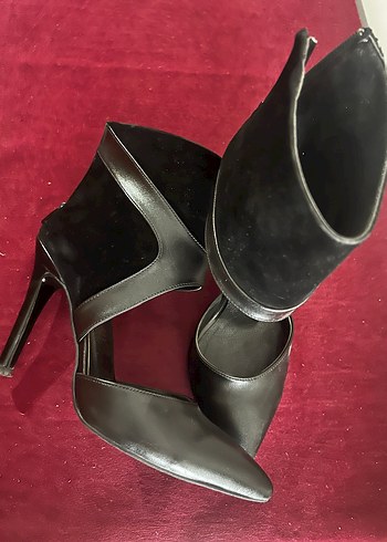 Siyah Deri Stiletto Topuklu Kadın Bot