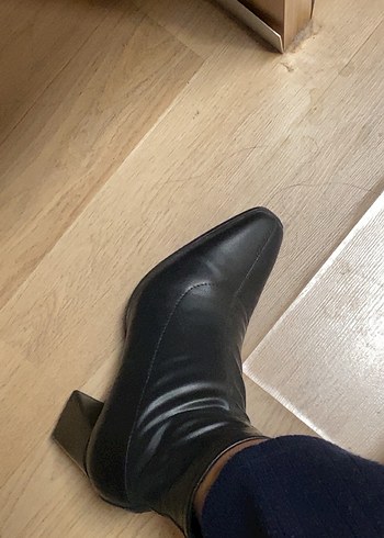 Siyah Deri Topuklu Kadın Bot - Görsel 3