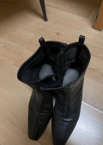 Siyah Deri Topuklu Kadın Bot - Görsel 2