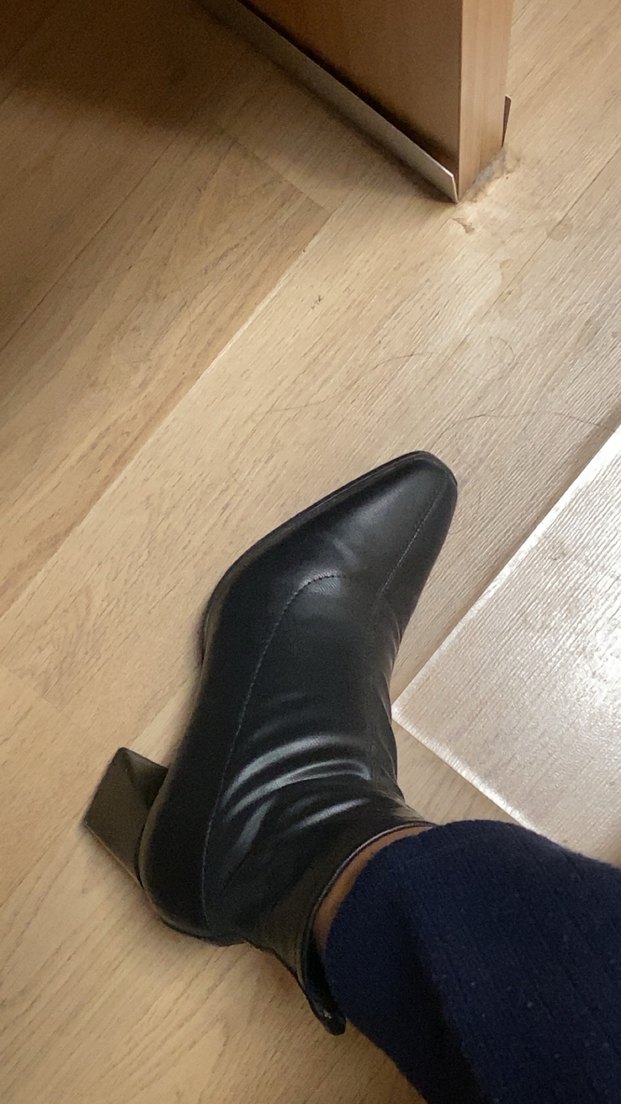 Siyah Deri Topuklu Kadın Bot - Görsel 3