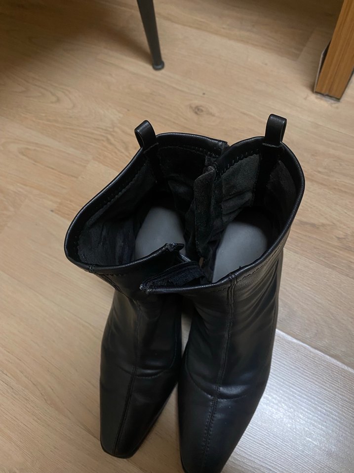 Siyah Deri Topuklu Kadın Bot - Görsel 2