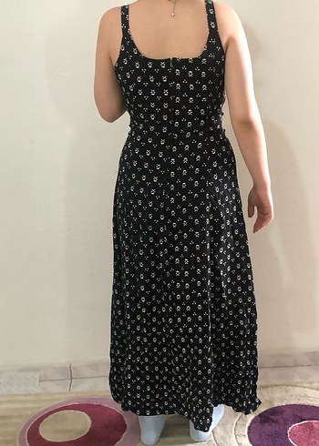Düğmeli Siyah V Yaka Midi Elbise