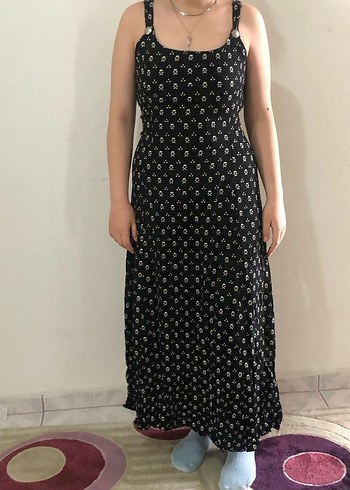m Beden Düğmeli Siyah V Yaka Midi Elbise