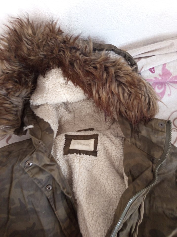 Kahverengi Kamuflaj Desenli Kapüşonlu Kadın Ceket - Görsel 3