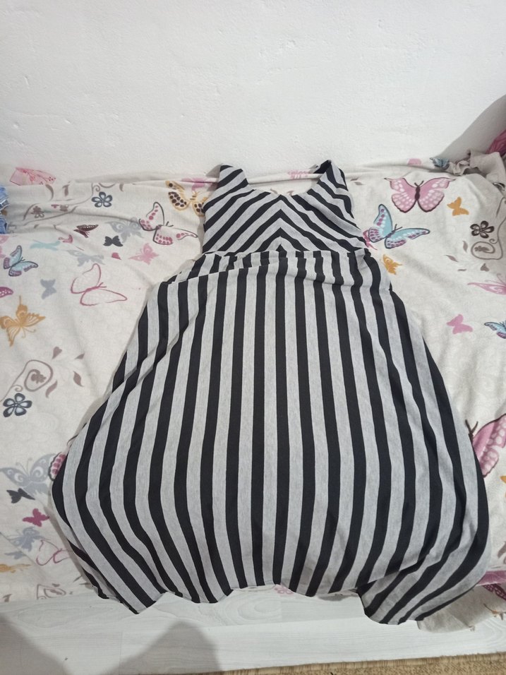 Siyah Beyaz Çizgili Kolsuz Elbise - Görsel 2