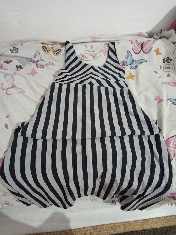 Siyah Beyaz Çizgili Kolsuz Elbise - Görsel 3