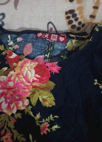 Çiçek Desenli, Fırfırlı Hamile Bluzu - Görsel 2