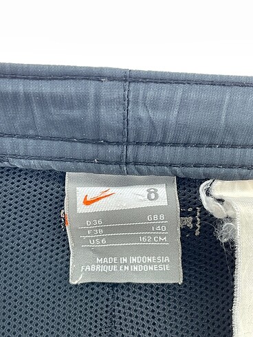 36 Beden siyah Renk Nike Bermuda / Kapri %70 İndirimli.