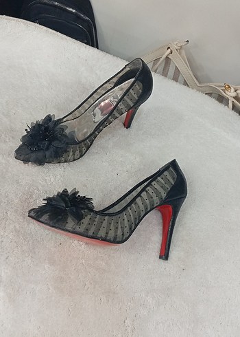 Siyah Çiçekli Fırfırlı Yüksek Topuklu Kadın Ayakkabı - Görsel 2