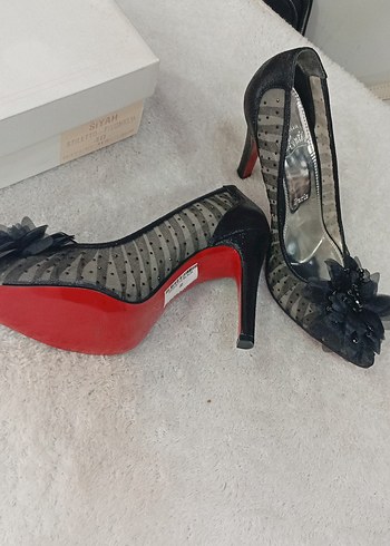 Siyah Fırfırlı Desenli Yüksek Topuklu Kadın Ayakkabı - Görsel 3