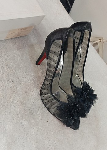 Siyah Fırfırlı Desenli Yüksek Topuklu Kadın Ayakkabı - Görsel 2