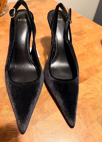39 Beden Siyah Süet Tokalı Stiletto