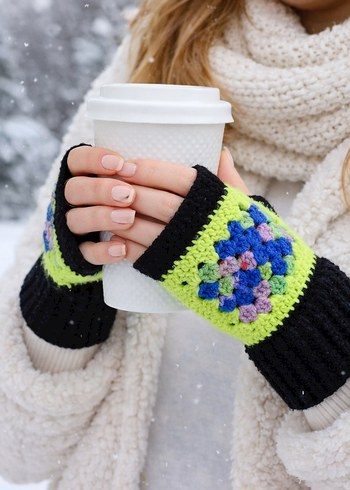 Renkli Örgü Kadın Eldiveni - Görsel 3