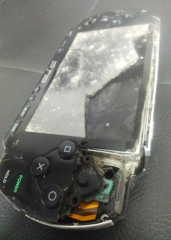 Hasarlı PSP Oyun Konsolu - Görsel 2