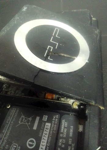 Hasarlı PSP Oyun Konsolu - Görsel 6