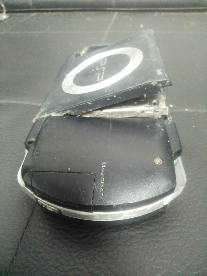 Hasarlı PSP Oyun Konsolu - Görsel 4