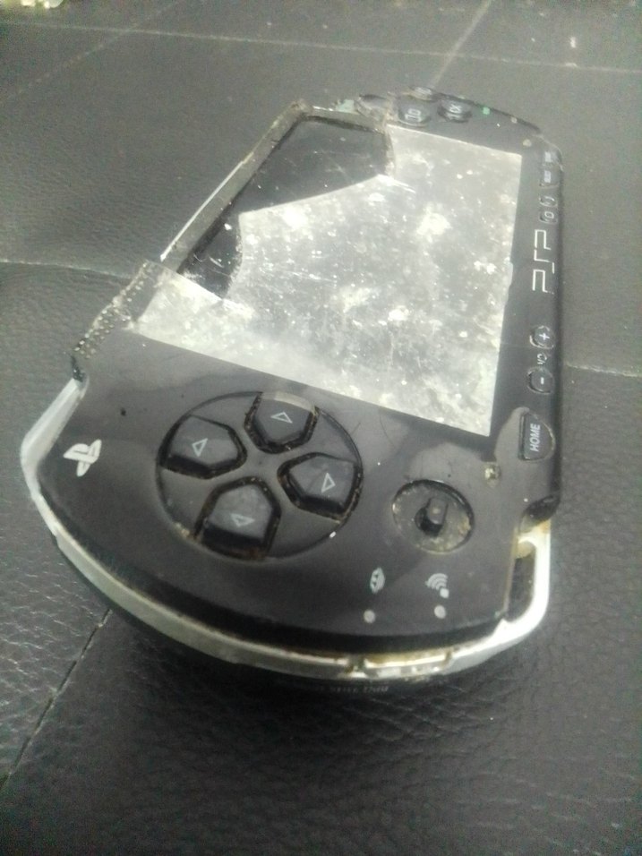 Hasarlı PSP Oyun Konsolu - Görsel 3