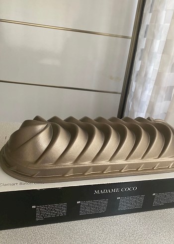Madame Coco Parlak Bej Döküm Kek Kalıbı