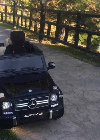 Siyah Mercedes AMG Elektrikli Binilebilir Araba