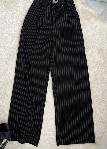 Siyah Çizgili Pilili Midi Kumaş Pantolon - Görsel 2