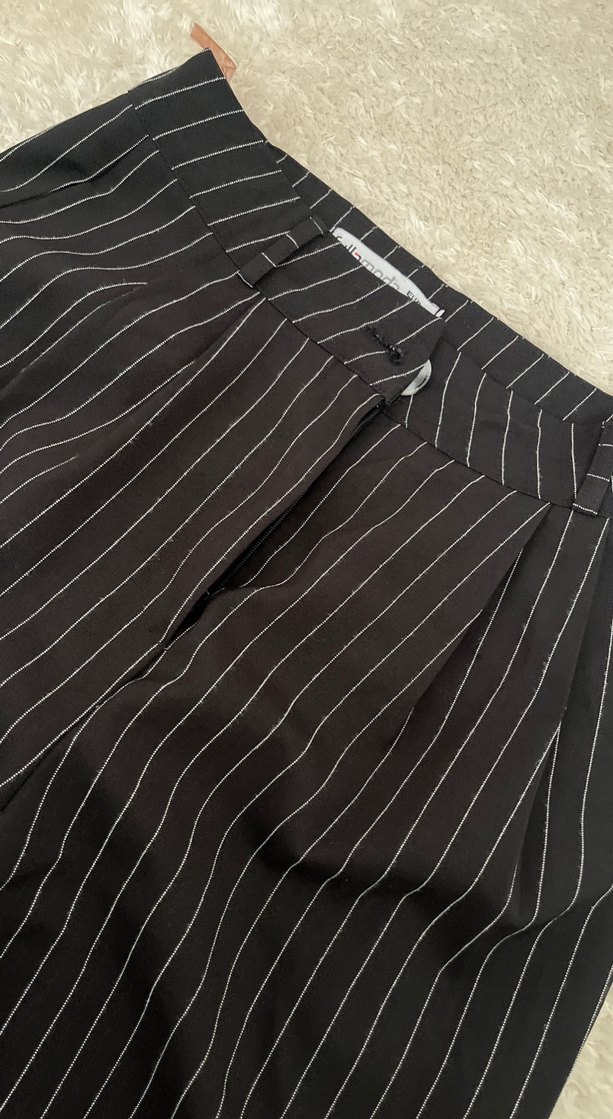 Siyah Çizgili Pilili Midi Kumaş Pantolon - Görsel 3