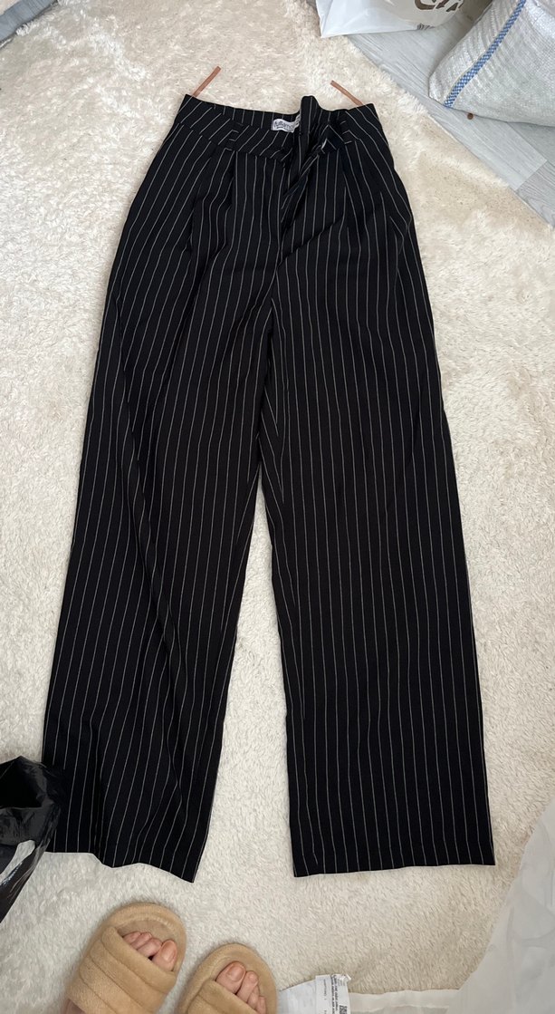 Siyah Çizgili Pilili Midi Kumaş Pantolon - Görsel 2