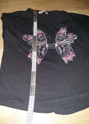 Kelebek Baskılı Siyah V Yaka tişört - Görsel 3