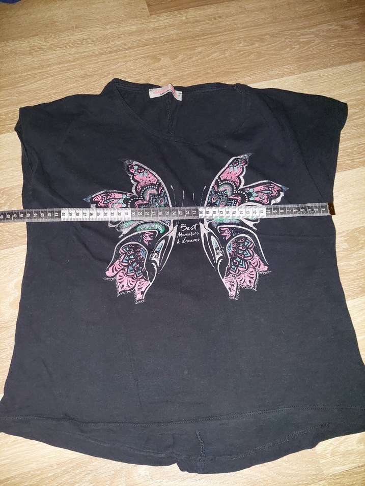 Kelebek Baskılı Siyah V Yaka tişört - Görsel 2