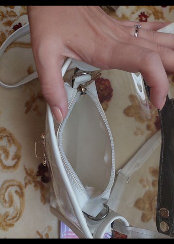 Şeffaf Beyaz Modern Klasik Tokalı Askılı Kadın Çanta - Görsel 4