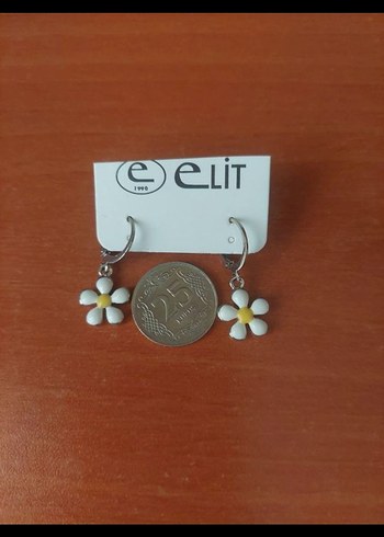 Beyaz Mini Papatya Küpeler - Görsel 3