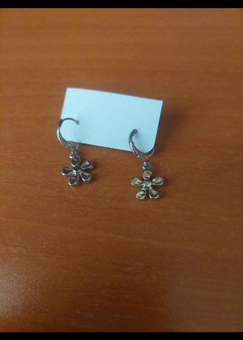 Beyaz Mini Papatya Küpeler - Görsel 2