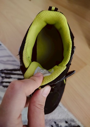 30 Beden Sarı Detaylı Erkek Çocuk Spor Bot
