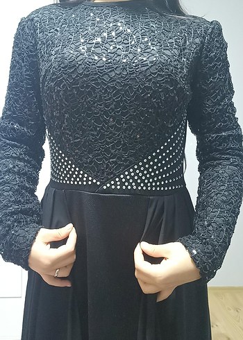Uzun Kollu Siyah Abiye Elbise