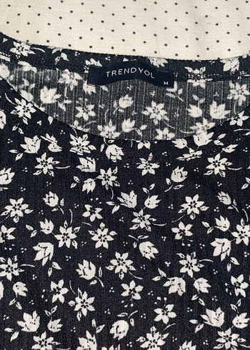 Siyah Çiçek Desenli Bağcıklı Bluz - Görsel 2