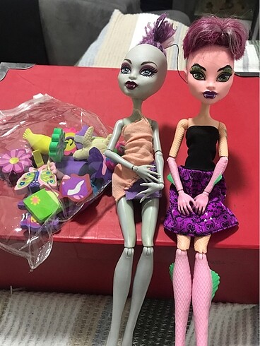 Monster high bebekler???? ve silgiler