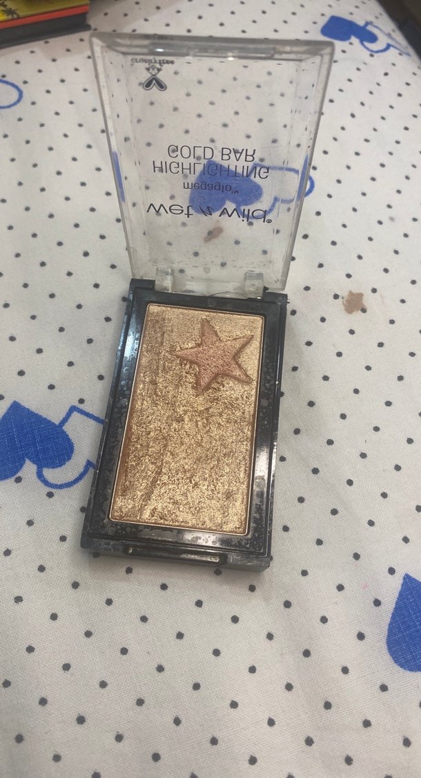 Wet n Wild Altın Renkli Aydınlatıcı - Görsel 2