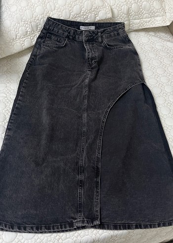 Siyah Yırtmaçlı Uzun Denim Etek
