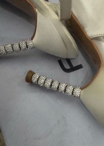 Diğer Beyaz Saten Tokalı Stiletto Gelin Ayakkabısı