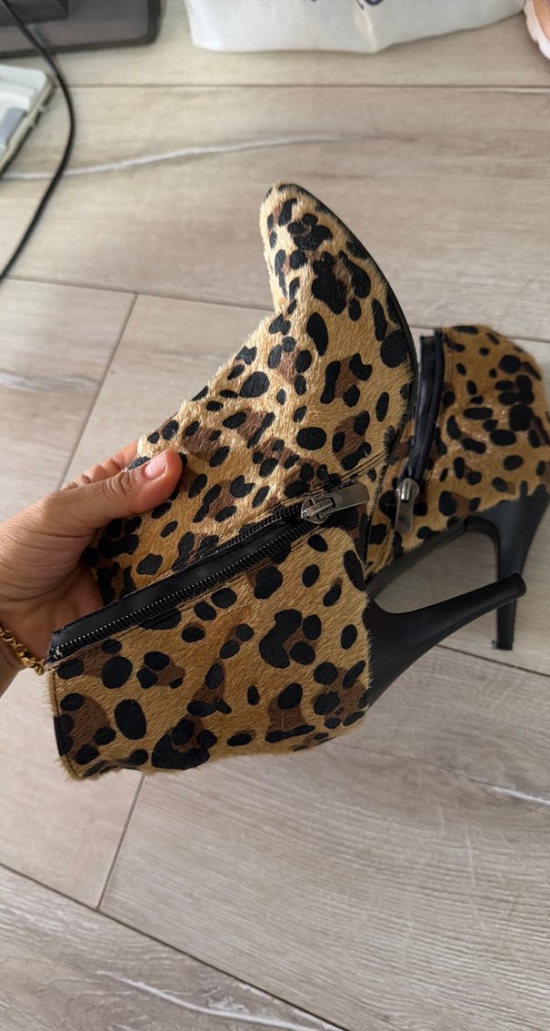 Kürklü Leopar Desenli Süet Topuklu Bot - Görsel 2