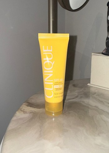 Clinique SPF40 Yüz Kremi - Görsel 2