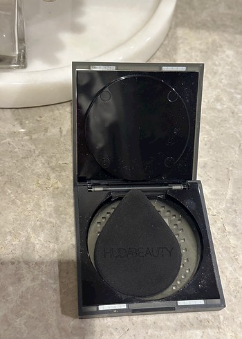 HUDA BEAUTY Easy Bake Pound Cake - Görsel 3