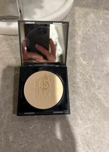 HUDA BEAUTY Easy Bake Pound Cake - Görsel 2