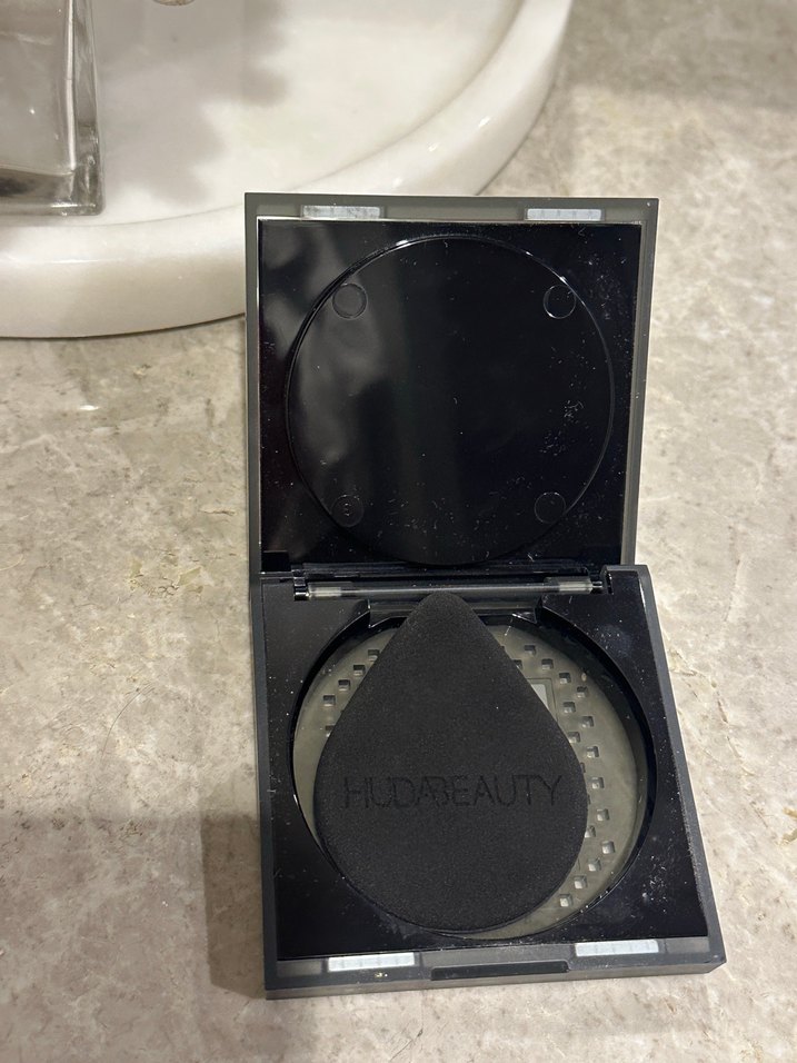 HUDA BEAUTY Easy Bake Pound Cake - Görsel 3