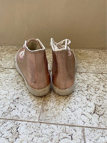 37,5 Beden Converse Bilekli Ayakkabı