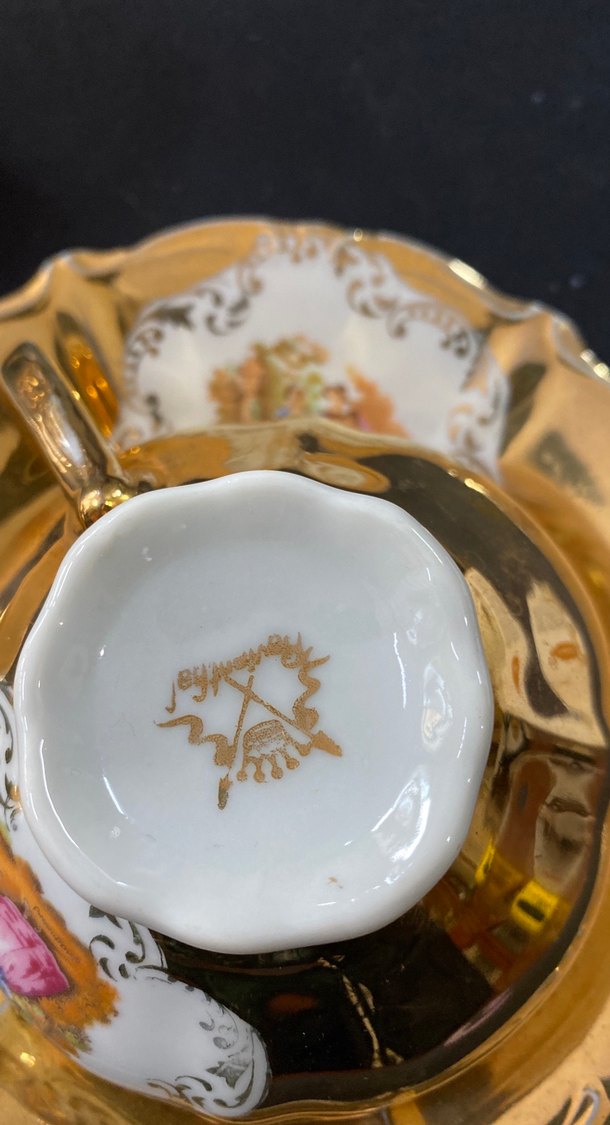 Klasik Altın Renkli Porselen Fincan ve Şekerlik Seti - Görsel 3