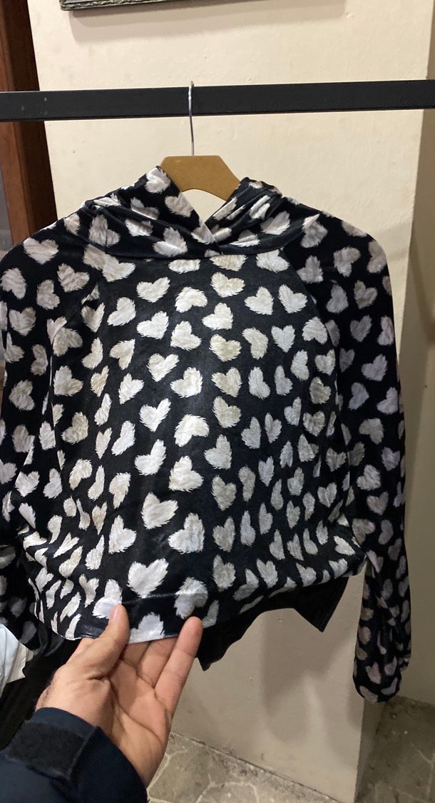 Kapüşonlu, düğmeli, uzun kollu kız bluzu - Görsel 4