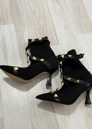 Diğer Sivri Burunlu Tokalı Siyah Stiletto Bot
