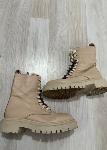 Diğer Bej Deri Zincir Detaylı Kadın Dolgu Topuk Bot