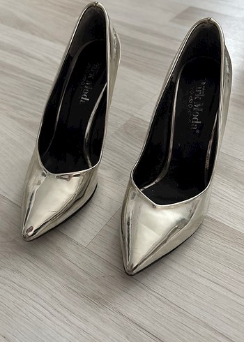 Metal Stiletto Topuklu Kadın Ayakkabı